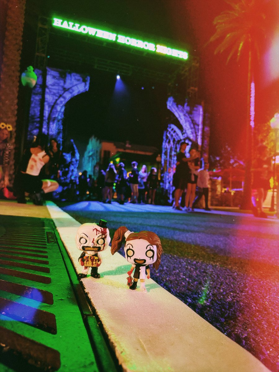 LogeyLovesVideo's tweet photo. I would say #arttheclown and #littlepalegirl enjoyed #hhn rather well! #hhnorlando #universalorlando @damienleone @HorrorNightsORL https://t.co/SZVGoyCJYi