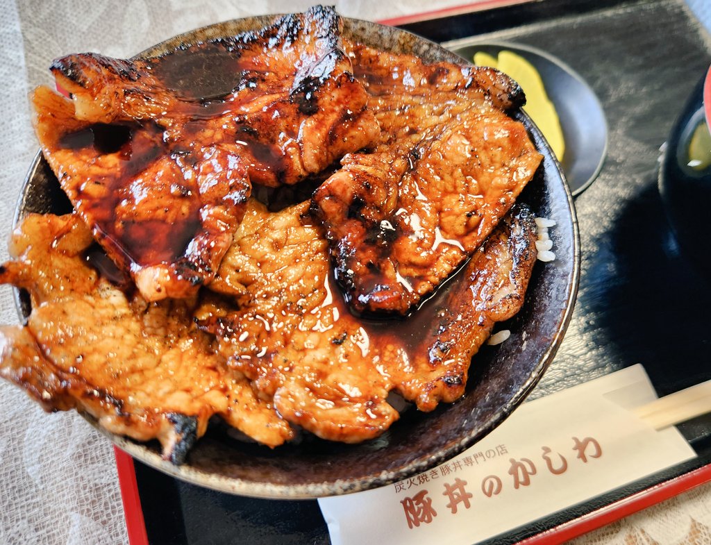 kana_fxsb's tweet photo. 移転してから初の豚丼のかしわ🐷
更別時代は何回か行ってたけど
思い返せば15年ぶりくらいw
昔も美味しかったけど更に美味しかった！ https://t.co/9v4rVZid0x