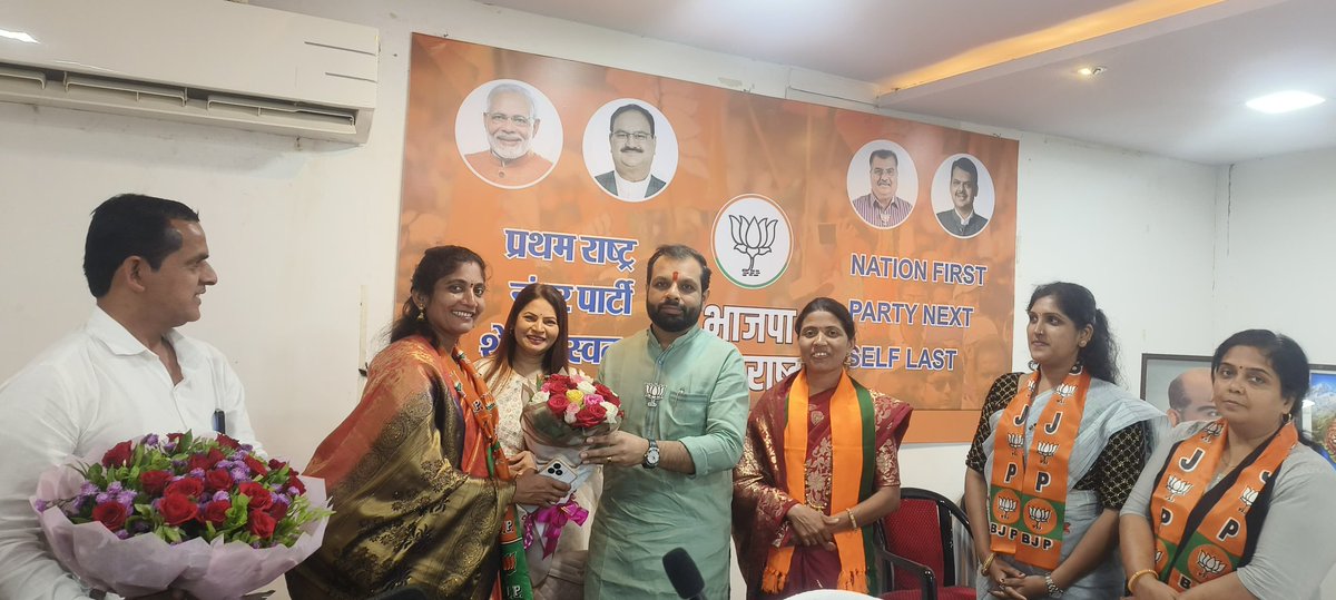 ivikrantpatil's tweet image. भेट जिव्हाळ्याची… आपल्या माणसांची!
 
मनमोकळ्या गाठीभेटीचा आनंद, विचारांची देवाणघेवाण आणि एकत्रितपणे पुढील वाटचालीचे संकल्प..!

#BJPFamily #TeamSpirit #PartyStrength #VikrantPatil  #GrassrootConnect #TogetherWeGrow #Leadership #oneteam  #CommunityConnect