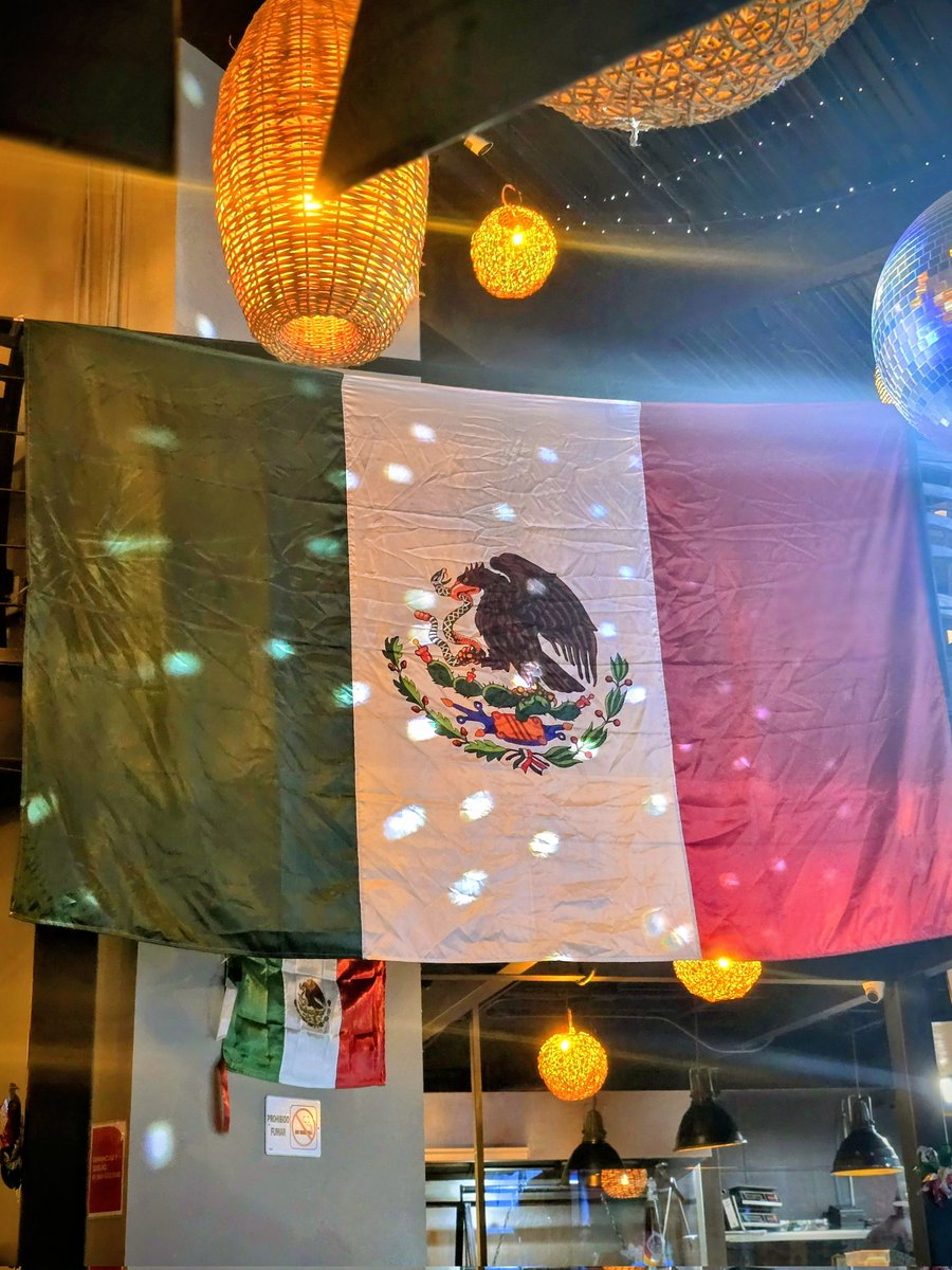 oscarpoo_'s tweet photo. Viva #Mexico ladrones !!! https://t.co/KadPkmI6Mf