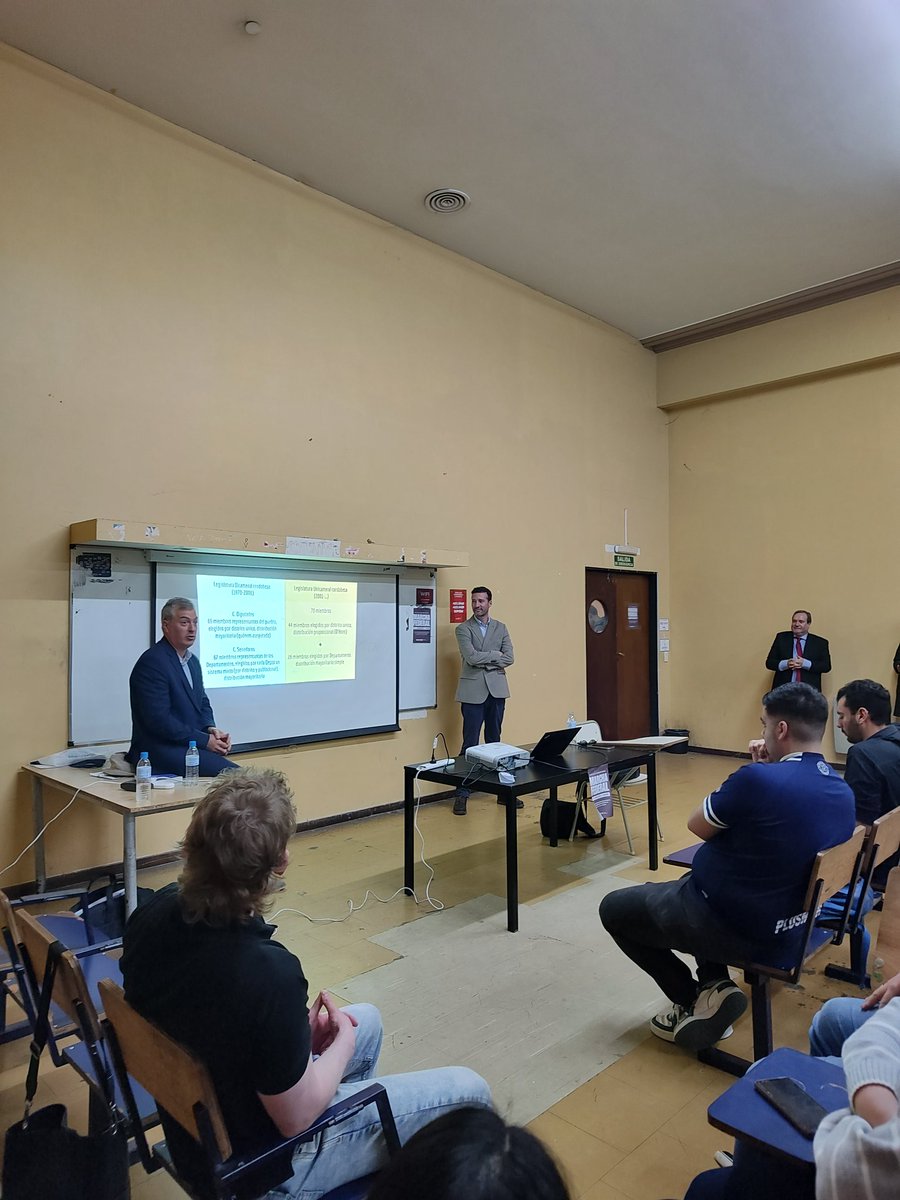 Derecho Constitucional Comisión 10 - UNLP tweet media