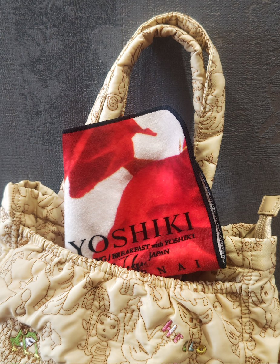 InabaBana's tweet photo. ハンカチは必ず持たなきゃね🌹🩷✌️
#PlusSTORE
#YOSHIKI
@YOSHIKI_plus
@YoshikiOfficial https://t.co/4418jVbHa7