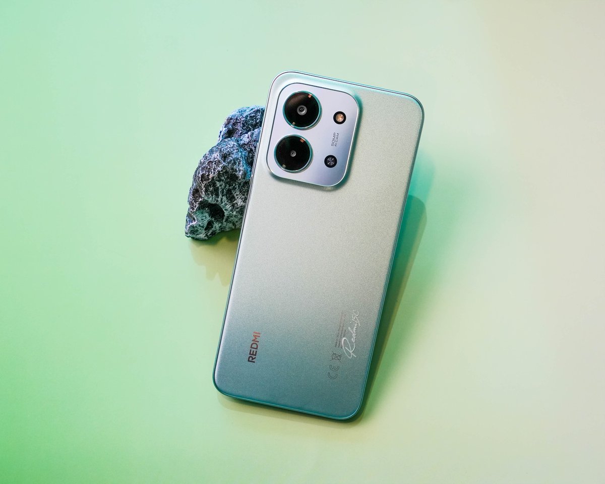 Xiaomi_PH's tweet photo. Your phone, your vibe. Which #Redmi15C color resonates with you today? ✨
🖤 Midnight Black – sleek & timeless
💚 Mint Green – light & refreshing
💙 Moonlight Blue – cool & collected
🧡 Twilight Orange – daring & energetic
Comment your pick below! #AllinAllDay https://t.co/dN1BtyGxWf