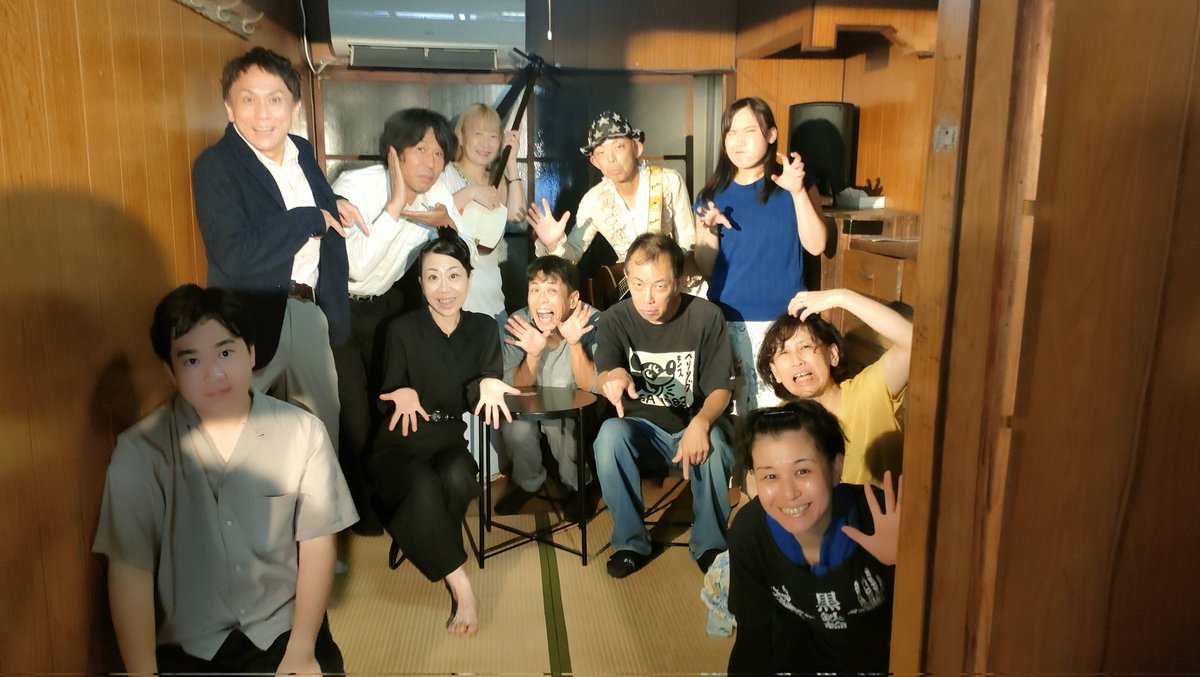 『クズリの目から』全公演終了いたしました。
過酷な環境（舞台・客席共に😅）の中で、力を尽くしてくださった出演者・スタッフの皆様、支えてくださった関係者の皆様、
そして何より！共に耐え難きを耐え忍んでくださったご来場の皆様！
本当にありがとうございました！🙇