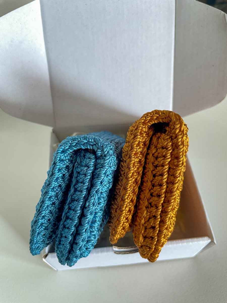 kudipiiii's tweet photo. crochet card holder ini bisa jadi pilihan kalo kalian lagi cari kado guyss🎁 bentuknya kecil tapi slotnya ada 3 jadi bisa muat beberapa kartu dan uang💳💵 sizenya 10 cm x 7 cm, materialnya polyester yaa🧶 dm for order!🫶🏼

#zonauang #zonajajan #crochet #rajutan https://t.co/jsiXLN1shl