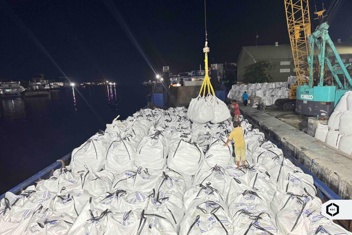 ޕަބްލިކް ސެކްޓަރ އިންވެސްޓްމަންޓް ޕްރޮގްރާމްގެ ދަށުން  ތ.ހިރިލަންދޫ، ތ. މަޑިފުށި، ތ. ކިނބިދޫ، ތ.ތިމަރަފުށި އަދި ތ. ގުރައިދޫގައި ހިންގުމަށް ހަމަޖެހިފައިވާ މަޝްރޫއުތަކަށް ބޭނުންވާ ސާމާނު ފޮނުވުމުގެ މަސައްކަތް ދަނީ ކުރަމުންނެވެ.

#TeamRDC