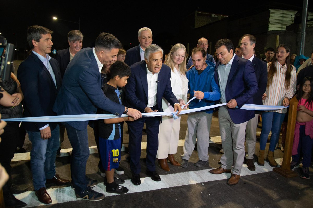 MuniGuaymallen's tweet photo. 🚧 Hoy inauguramos la conexión entre Guaymallén y Las Heras por calle Mitre y Los Pescadores.

Una obra esperada por décadas que mejora la movilidad del Gran Mendoza con ✅ más conectividad, ✅ más seguridad vial y ✅ más desarrollo urbano. https://t.co/6jSDnO6552