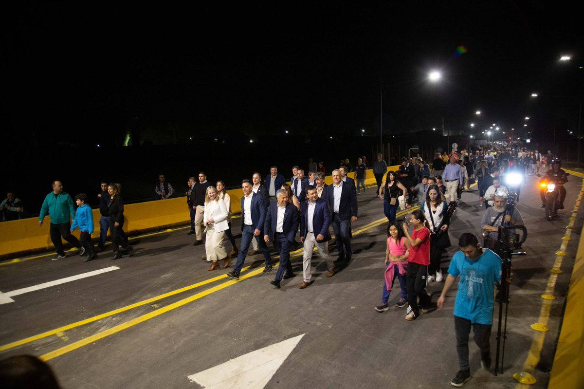 MuniGuaymallen's tweet photo. 🚧 Hoy inauguramos la conexión entre Guaymallén y Las Heras por calle Mitre y Los Pescadores.

Una obra esperada por décadas que mejora la movilidad del Gran Mendoza con ✅ más conectividad, ✅ más seguridad vial y ✅ más desarrollo urbano. https://t.co/6jSDnO6552