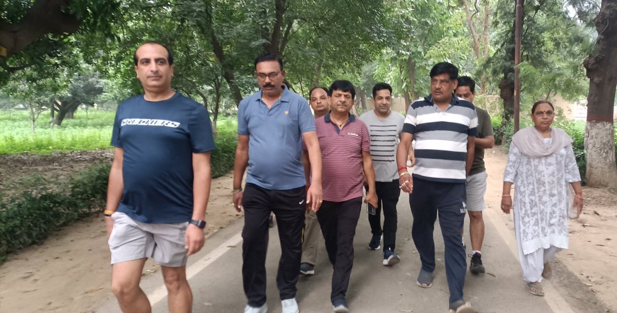 RadheyVerma11's tweet photo. निर्माणाधीन टॉयट्रेन... पानी वाली नाव आदि स्थानों का निरीक्षण कर योगा केंद्र में उपस्थित लोगों का हाल-चाल जानकर वहां की व्यवस्था को और अधिक सुंदर बनाने के लिए आश्वासन दिया...
😊���👌👌
@KapilDevBjp @RekhaVe32740384 @SHIV3333_ @RekhaVe32740384 https://t.co/SWcCQEphil