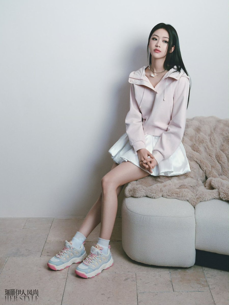 CHyungSiAn97's tweet photo. Hello queen, #HerStyle just dropped a photograph fashionable #xianghanzhi🖤🔥💍 https://t.co/ntSUl5jte6