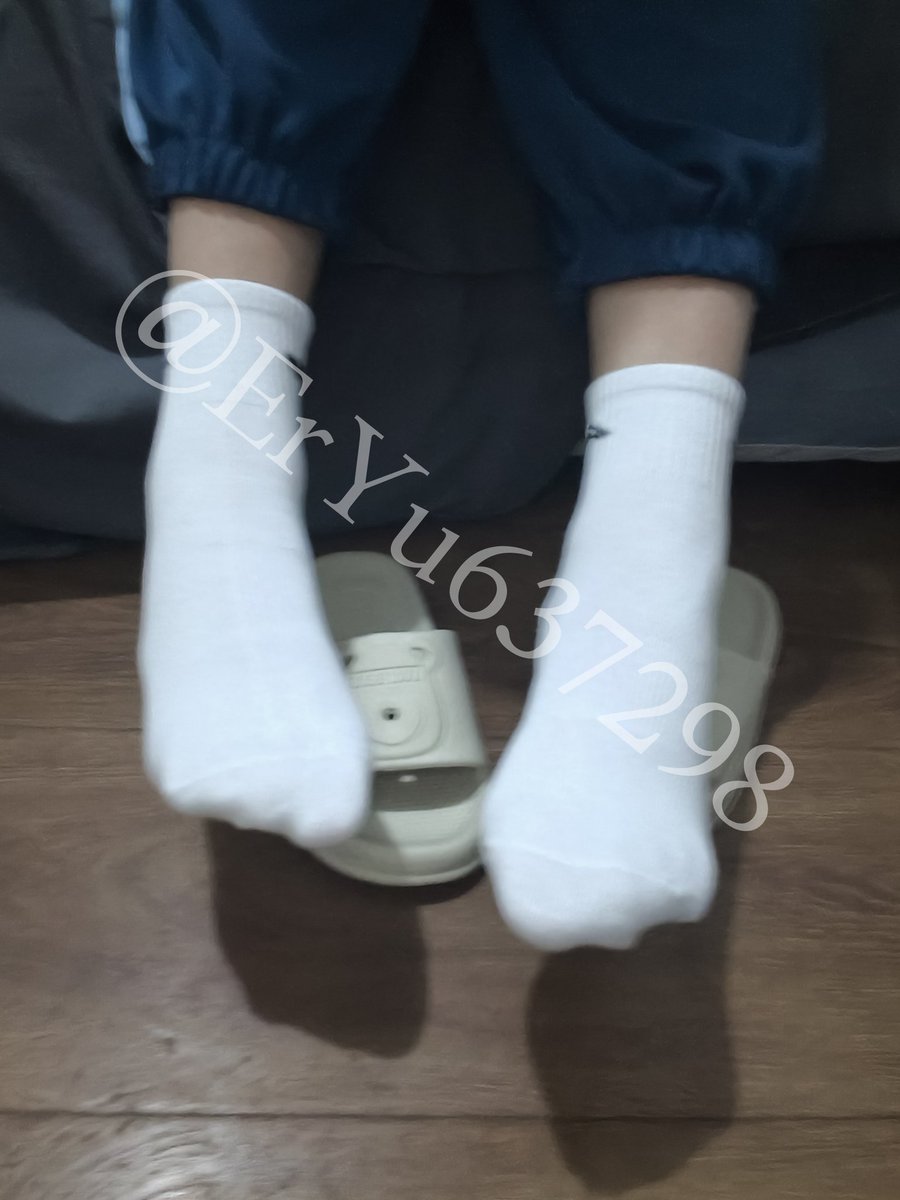 ErYu637298's tweet photo. 杂鱼，行不行啊？这么废物喵。
#正太脚丫 #正太 #足控 #小男孩 https://t.co/x9T8wRxcld