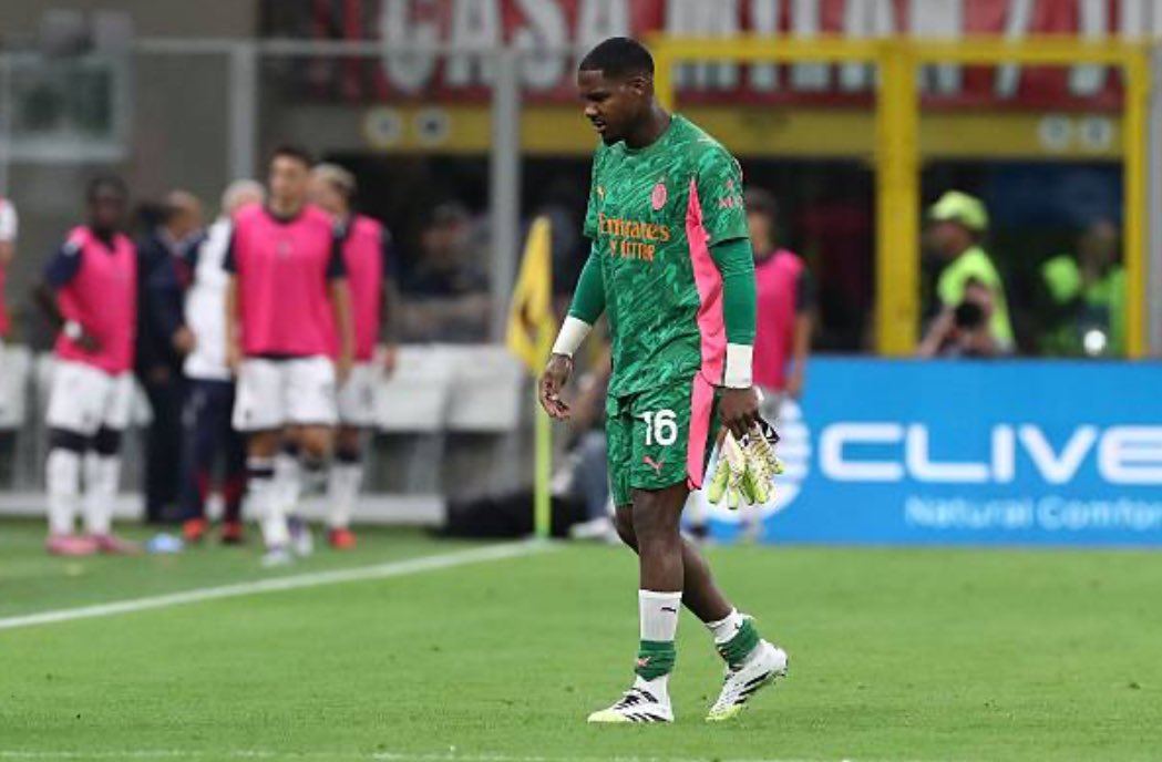 🚨🔴⚫️ | BREAKING

AC Milan doctors are considering a leg amputation for Mike Maignan after a recent leg injury.

They believe this is the only way to stop anymore lower body injuries in his future.