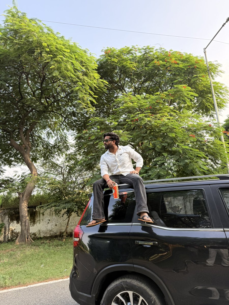 pradeep_bhati4's tweet photo. मैं *”ख़ुद”* से ही,,
ख़ुद की *”लड़ाइयों”* में मशरूफ़ हूँ.!

कोई *”तारीफ़”* करे तो ठीक,,
कोई *”इल्ज़ाम”* लगाए तो ठीक.!

#pradeepbhati ✨ https://t.co/Hrf3FPpXCf