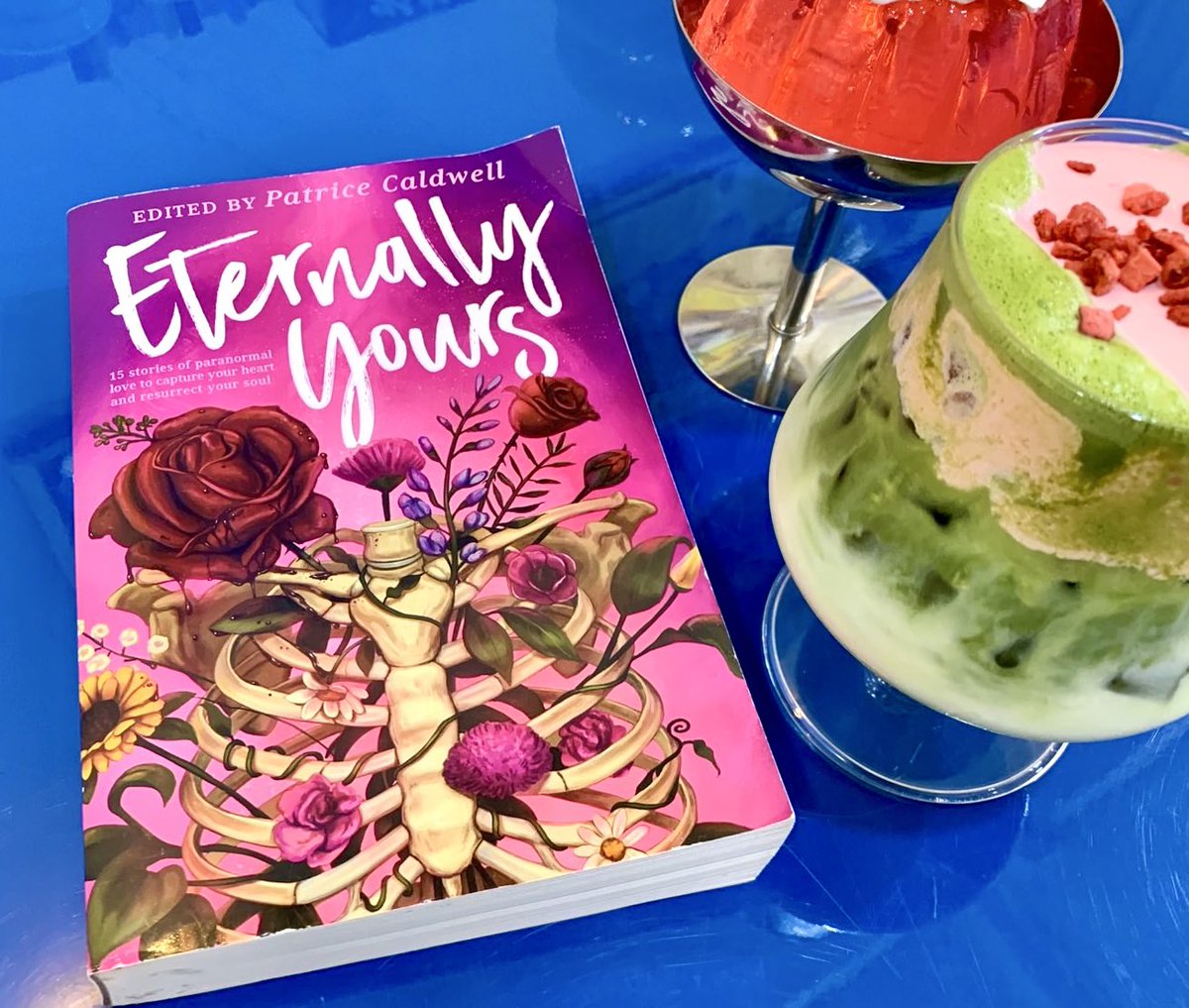 Eternally Yours โดย Patrice Caldwell (Editor)

รวมเรื่องสั้นโรแมนติกเหนือธรรมชาติของนักเขียนหลายอัตลักษณ์ นำเสนอความลี้ลับจากวัฒนธรรมต่างๆ ทั้งตำนานเมือง ซอมบี้ เทวดาผู้พิทักษ์ แวมไพร์ เงือก หรือแม้กระทั่งการระลึกชาติ เรื่องที่เป็นเควียร์โคตรสนุก เบื่อแล้ว cishet ชืดๆ #อ่านแซฟฟิค