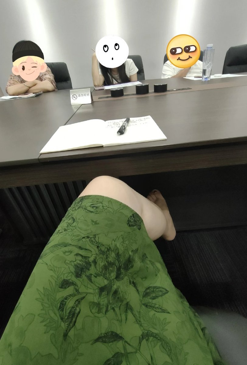 “校长开会又超时！讲了快两小时了，翻来覆去那几句，我都快能给小朋友编个会议版睡前故事了……赶紧结束吧，本老师只想去干饭了！ https://t.co/K2AM3zoDOv