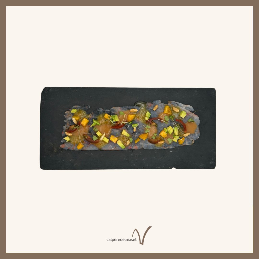 🦐🍑 Carpaccio de gamba vermella amb vinagreta de préssec.

Un plat d’estiu que combina mar i fruita amb molt d’encant!