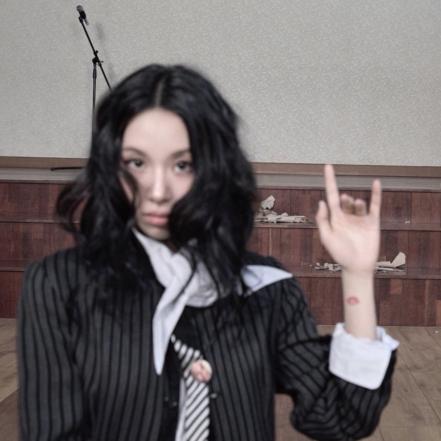 ᅠ
ᅠ
actual footage of me trying to focus on school as the world crashes and burns around me 
ᅠ
ᅠ