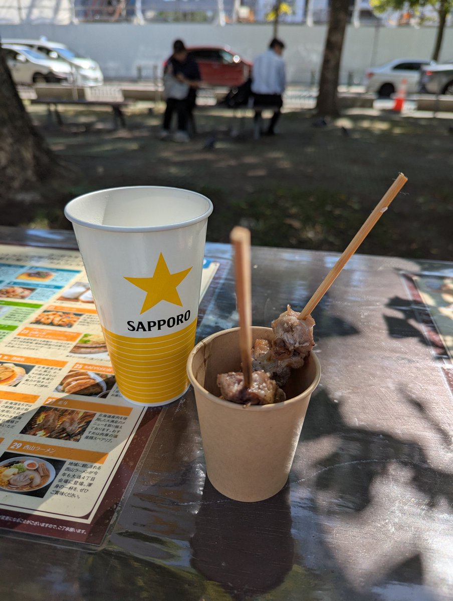 mikone7's tweet photo. オータムフェスト来てた！
やっぱり真だちの天ぷらは食わないとな！ https://t.co/dgnWcSaqPp