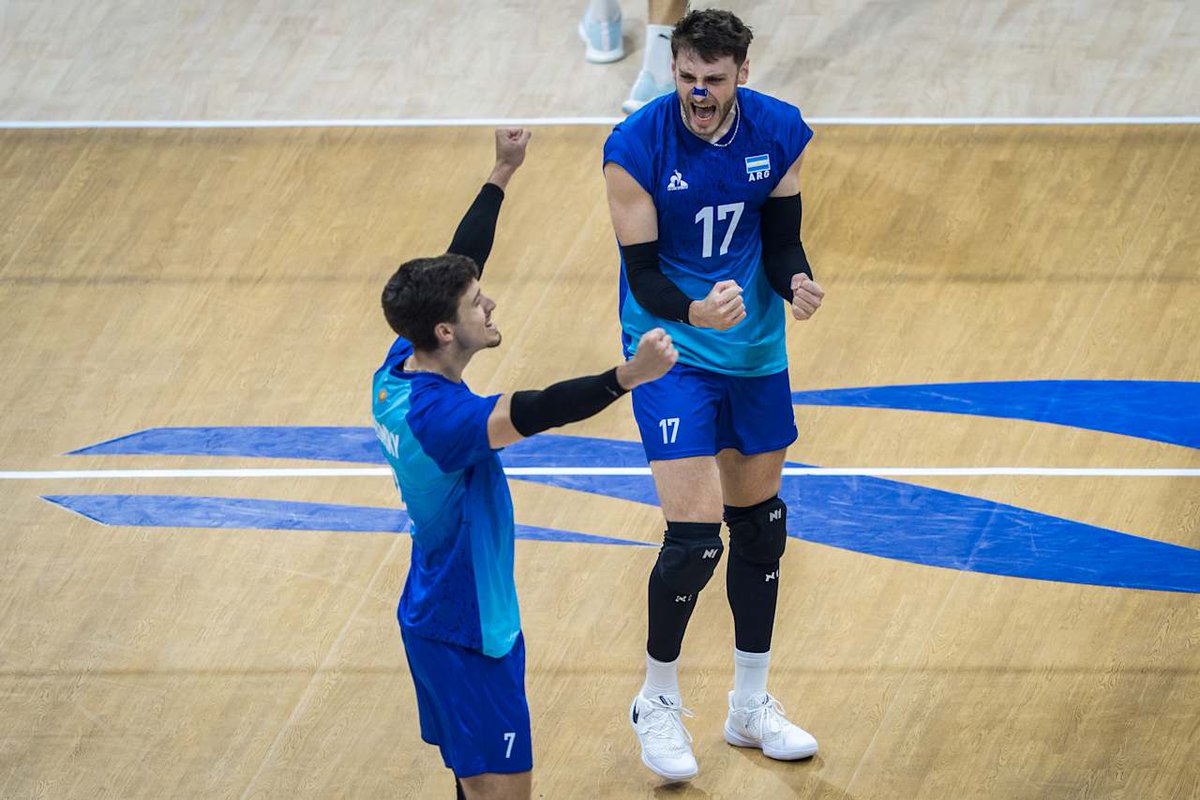 GANÓ ARGENTINA CARAJOOO!

La Selección 🇦🇷 que dirige <a href="/marcemendez1964/">Marcelo Mendez</a> le ganó a Corea 🇰🇷 3-1 (25-22, 23-25, 25-21, 25-18) y si Francia vence a Finlandia, estará en 8vos de Final.

🏐 <a href="/PabloKukartsev/">Pablo Kukartsev</a> 21 <a href="/VicentinLuchi/">Luchi Vicentin</a> 19

🙌 15-10 bloqueo
💥 9-5 saque

🔜 JUE 7 AM 🆚 FRA 🇫🇷