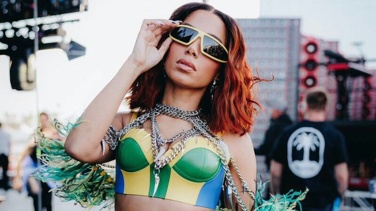 poponze's tweet photo. FARÁ HISTÓRIA! Luísa Sonza se tornará a 9ª artista brasileira a se apresentar no palco do Coachella. https://t.co/q5HT2afzv9