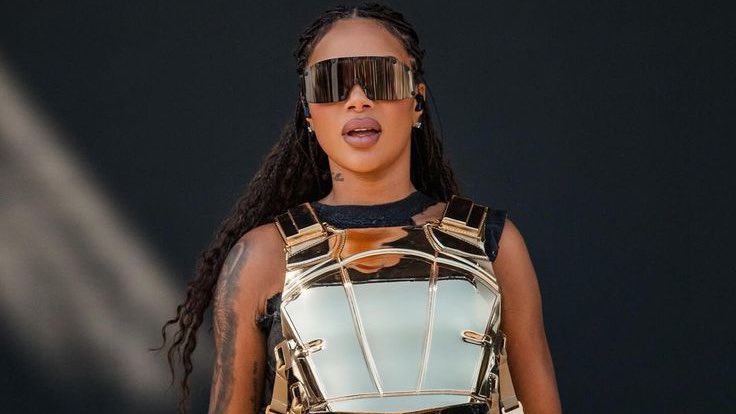 poponze's tweet photo. FARÁ HISTÓRIA! Luísa Sonza se tornará a 9ª artista brasileira a se apresentar no palco do Coachella. https://t.co/q5HT2afzv9