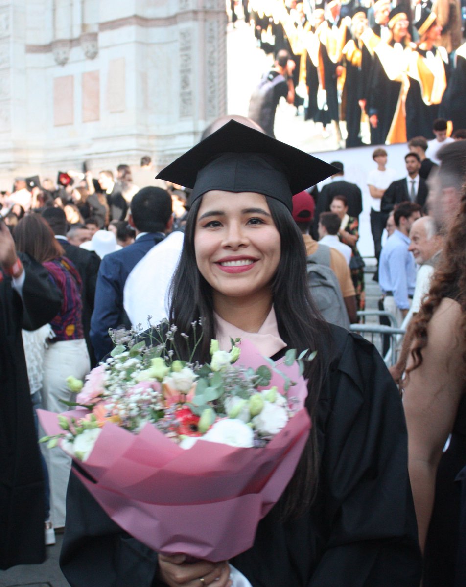 yukitofromhell's tweet photo. ¡Papá, mamá, me gradué! 🎓❤️ https://t.co/ErcVG6WoVE