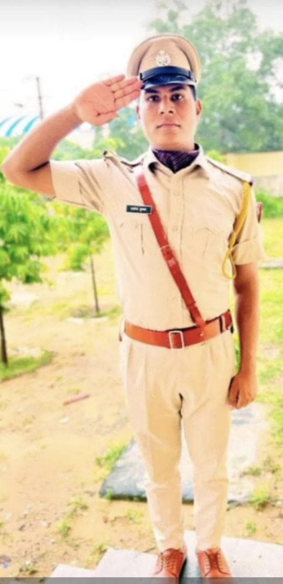 इस भाई की मौत के गुनहगार वो लोग है जो पिछले 4 साल से इस भर्ती में फर्जियों को बचाने में लगे हुए है नहीं तो ये भर्ती अभी तक दुबारा हो लेती।।

शत शत नमन 🙏
#si_भर्ती_2021_कलंकित_भर्ती 
#si_भर्ती_2021_रद्द_करो