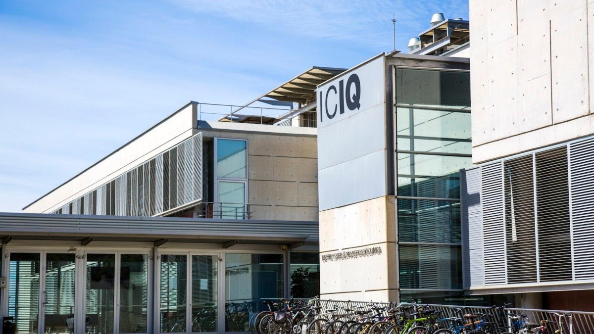 Inspiring visit to <a href="/ICIQchem/">ICIQ</a> yesterday. Strengthening the links between #Chemistry and #Biomedicine research <a href="/I3ptT/">Institut d'Investigació i Innovació Parc Taulí</a> <a href="/iCERCA/">Centres CERCA</a>