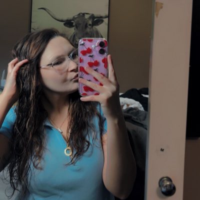 mercedewatson's tweet photo. #NewProfilePic https://t.co/lxM4PDO8iE