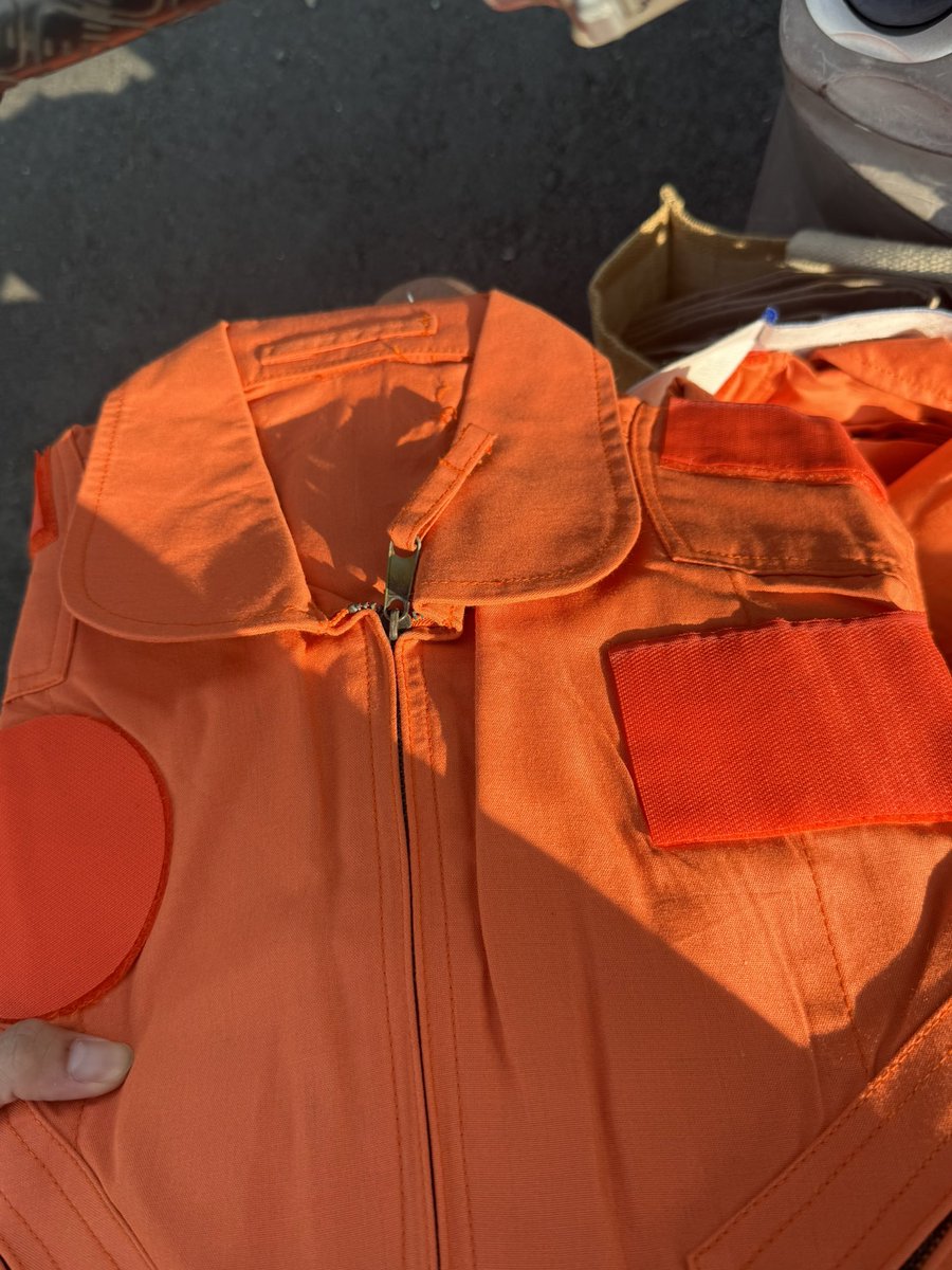 真的拿到了⋯原汁原味的⋯
學長給我的時候叫我不要拿去偷尻⋯⋯

根本不會⋯
因為我沒拿到飛行靴（？