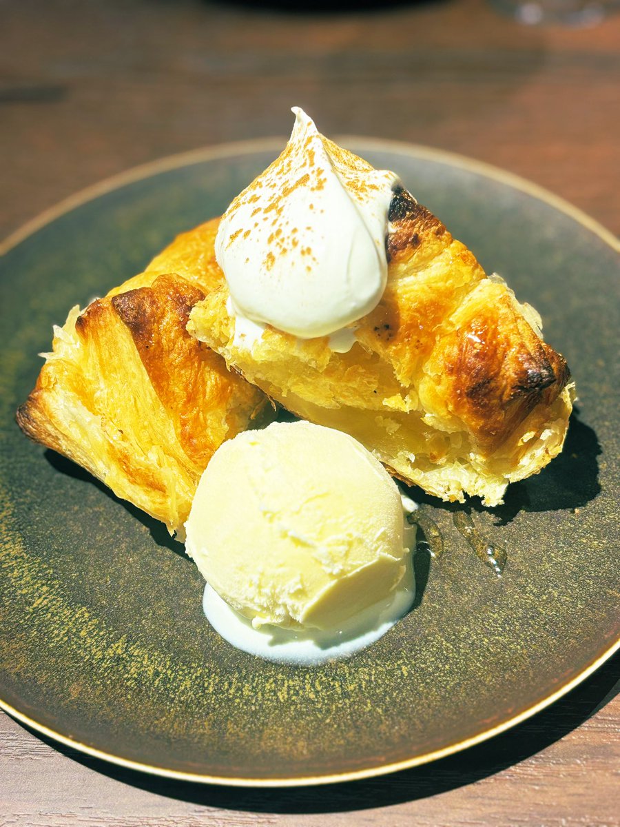 Zephyranthess's tweet image. 焼きたてアップルパイ