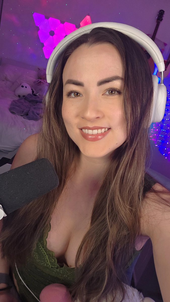 Live for #MusicMonday yayyyy linktr.ee/ericanagashima