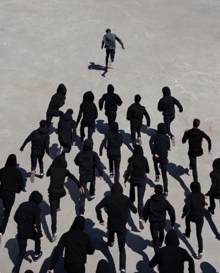 “Utanmıyor musun çoğunluktan farklı olmaya?”

Antigone | Sophokles