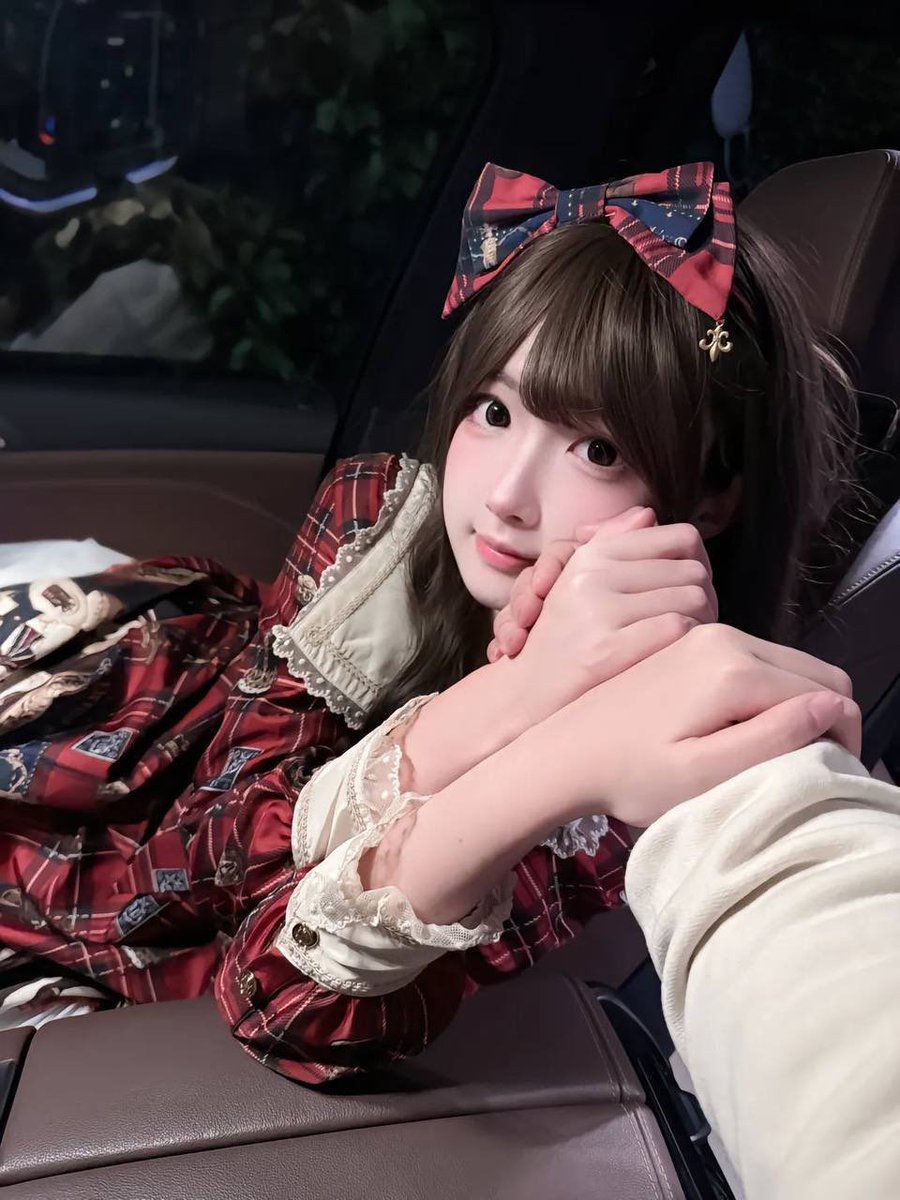 福利姬灵灵全球cos外围经济（全国独家资源）分享的黄推图片2 - 网红私拍内容