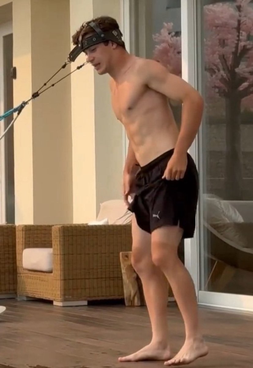 submissive: ✅
breedable: ✅
he’s perfect