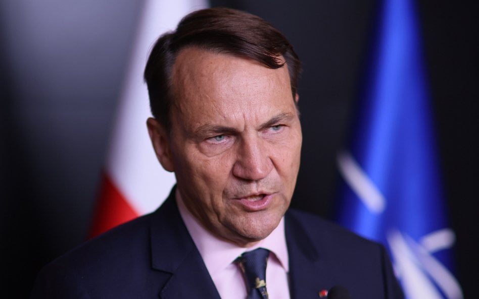[ 🇷🇺 RUSSIE | 🏛️ OTAN | 🇺🇦 UKRAINE ]    

🔸 Déclaration du ministre polonais des Affaires étrangères, Radoslaw Sikorski, appelant l'OTAN à imposer une zone d'exclusion aérienne au-dessus de l'Ukraine afin de protéger l'Europe des frappes russes, suite à l'attaque de drones