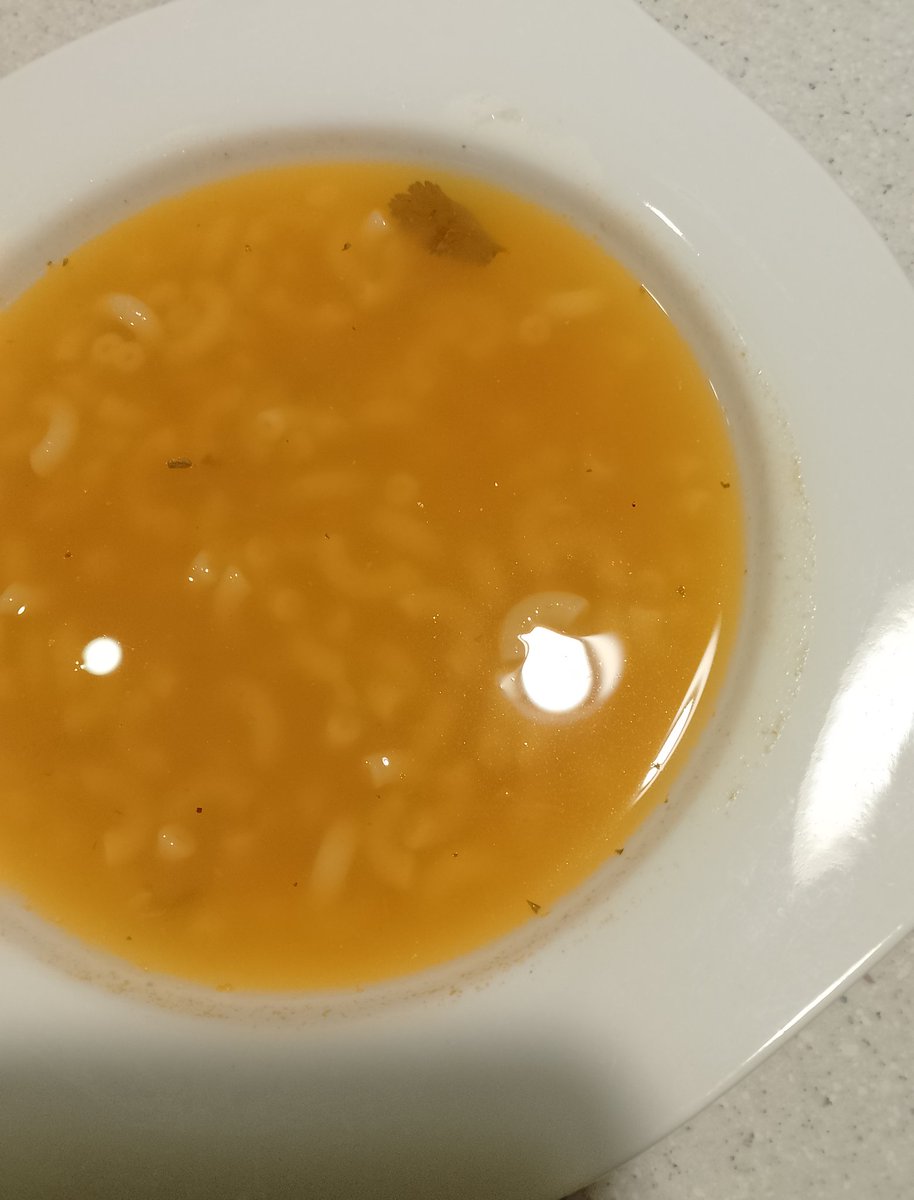 Smnth36's tweet image. Hice una sopa italiana (siguiendo una receta de Pinterest) HOY en la noche mexicana y don Miguel Hidalgo me castigó 
.
.
.
*Sabe horrible 🫠