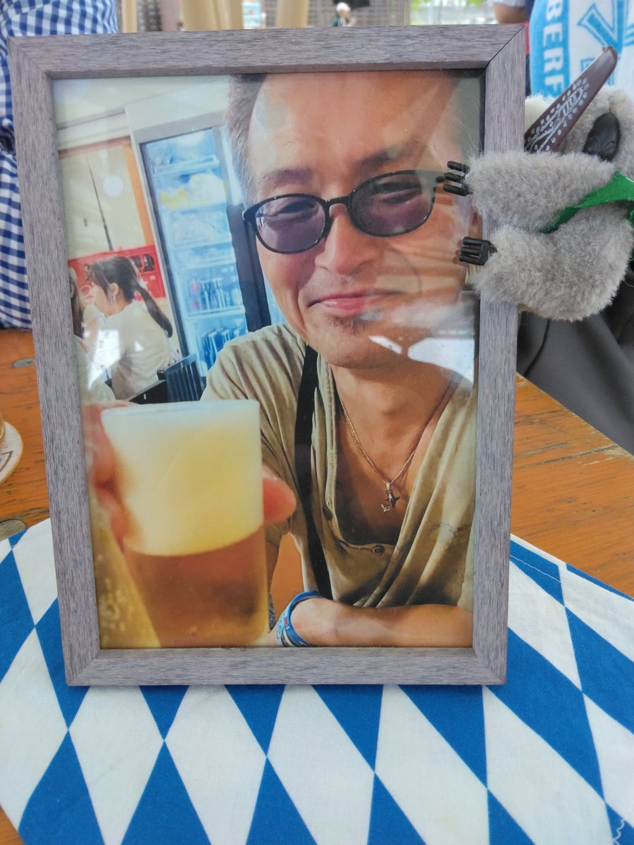 kms_trance's tweet photo. この方はコイタロウさん
過去 #広島オクトーバーフェストで 盛り上げの中心で
躍動されてて、今年亡くなったんだとか
栗栖美和さんが涙ぐむくらいだから相当ですね
私は失礼ながら覚えていなくて、面識あったかも知れないのに
ご冥福をお祈りし、その意思を微力ながら引き継ぎします https://t.co/r2FeXJhL8R