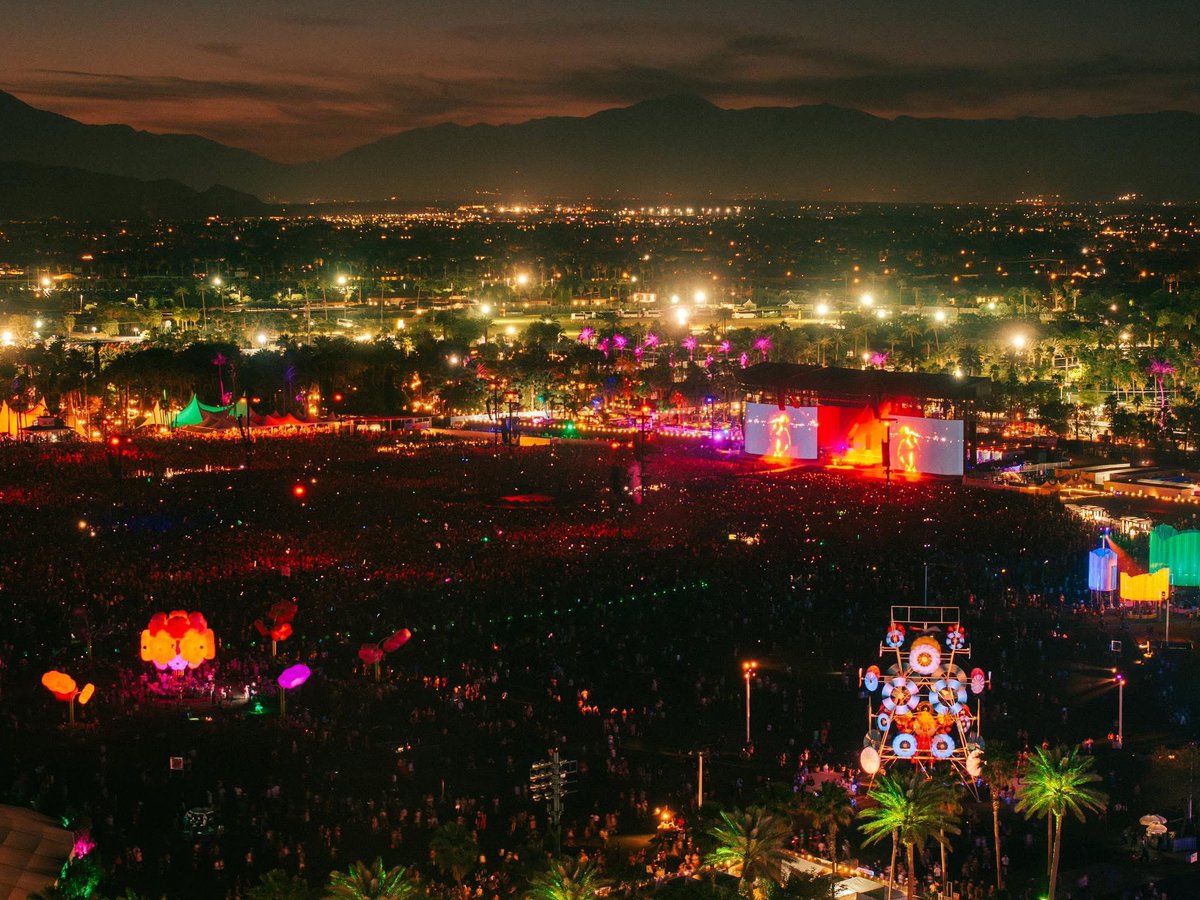 PartySV_'s tweet photo. 🌴✨ ¡Histórico! Los Hermanos Flores serán los primeros salvadoreños en presentarse en Coachella, uno de los festivales de música más importantes del mundo. 🎶🔥
Un logro que no solo marca su trayectoria, sino que pone a El Salvador en el mapa internacional. 🇸🇻💛 https://t.co/i7yzYaPVw3