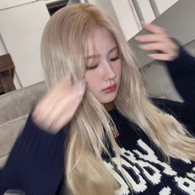 choisanre's tweet photo. MINHA MULHER TA LOIRA EU TO 91’duqodnaiakaksowiwjwieisjka@-&amp;:&amp;283&amp;3 ELA EH O SER MAIS BELO DESSE MUNDO, ela cheira a moranguinho tem uma boquinha deliciosa e agora o cabelinho loiro parece um anjo EU VOU CASAR COM ELA E ESSE EH MEU OBJETIVO DE VIDA https://t.co/e78VlaOmhf