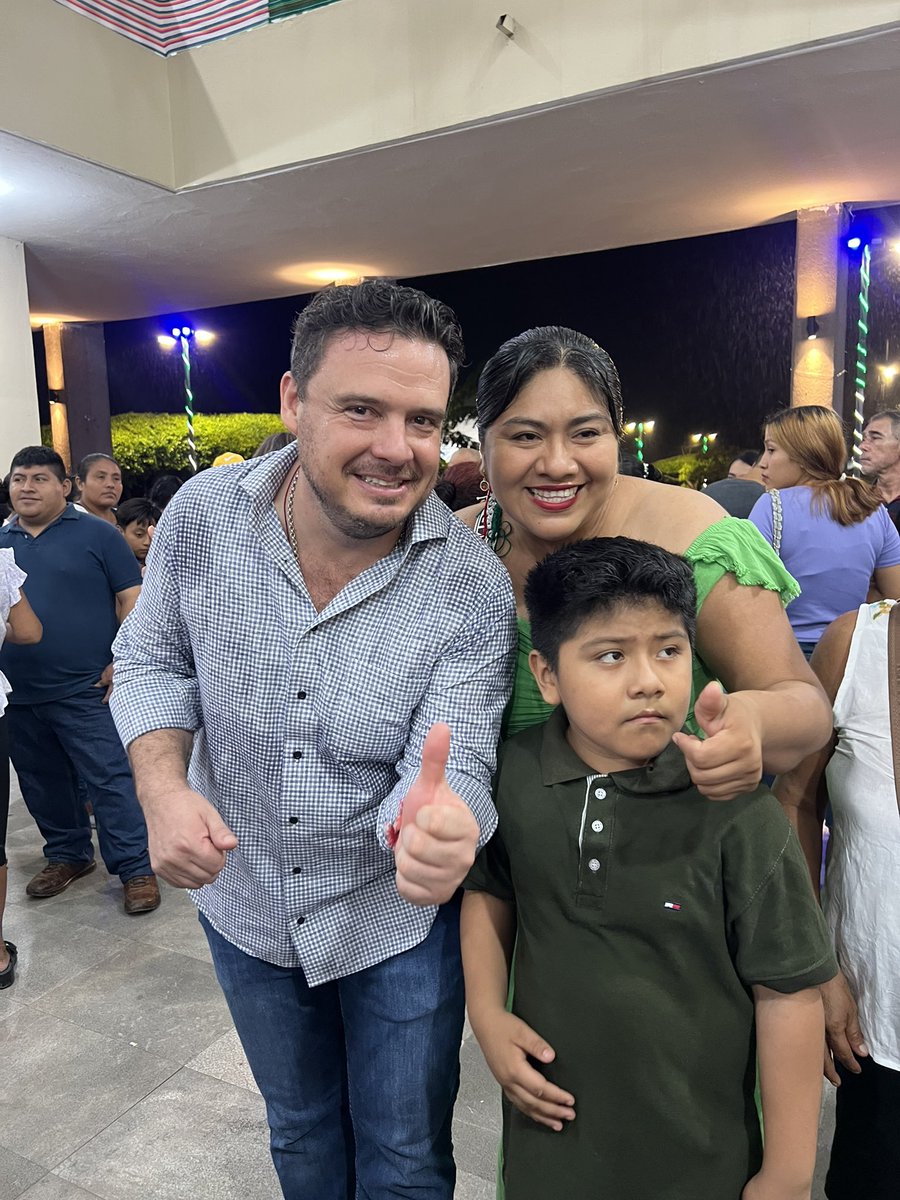 cirilovazquez's tweet image. 🇲🇽✨ Esta noche en Cosoleacaque, el mi hermano el alcalde @PoncianoVP dio el Grito de Independencia frente a un pueblo unido y orgulloso.
215 años después, seguimos gritando con fuerza:
¡Viva México! 💚🤍❤️

#GritoDeIndependencia #Cosoleacaque #VivaMéxico