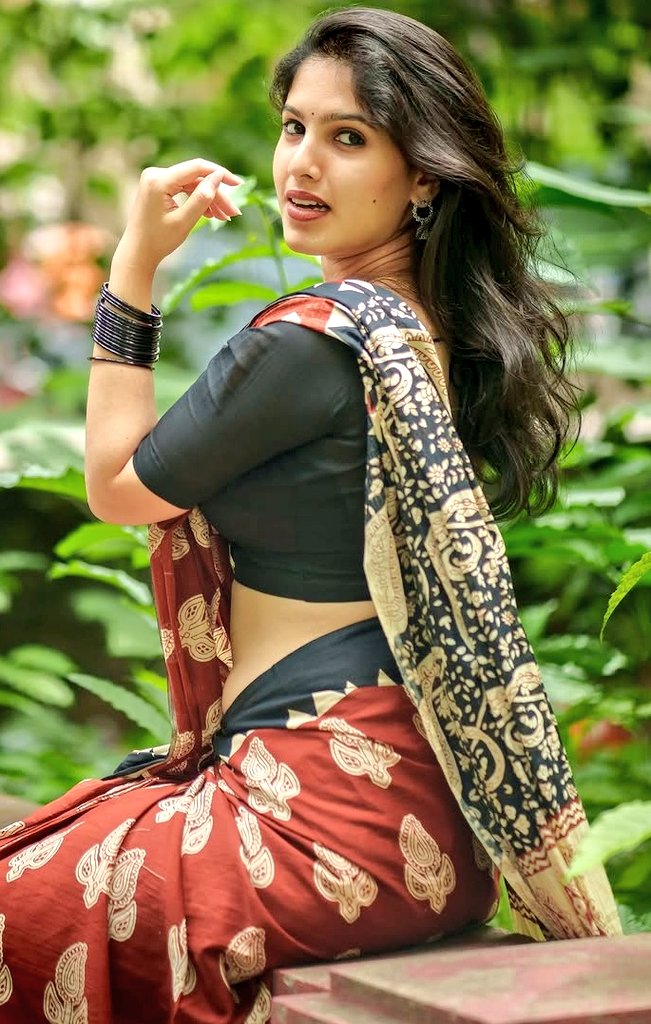 indian_beautee's tweet image. Expressions 👑🖤

Bhoomica 😘😍🔥

#Bhoomica
#sareebeauties 
#sareeseduction 
#NavelQueen