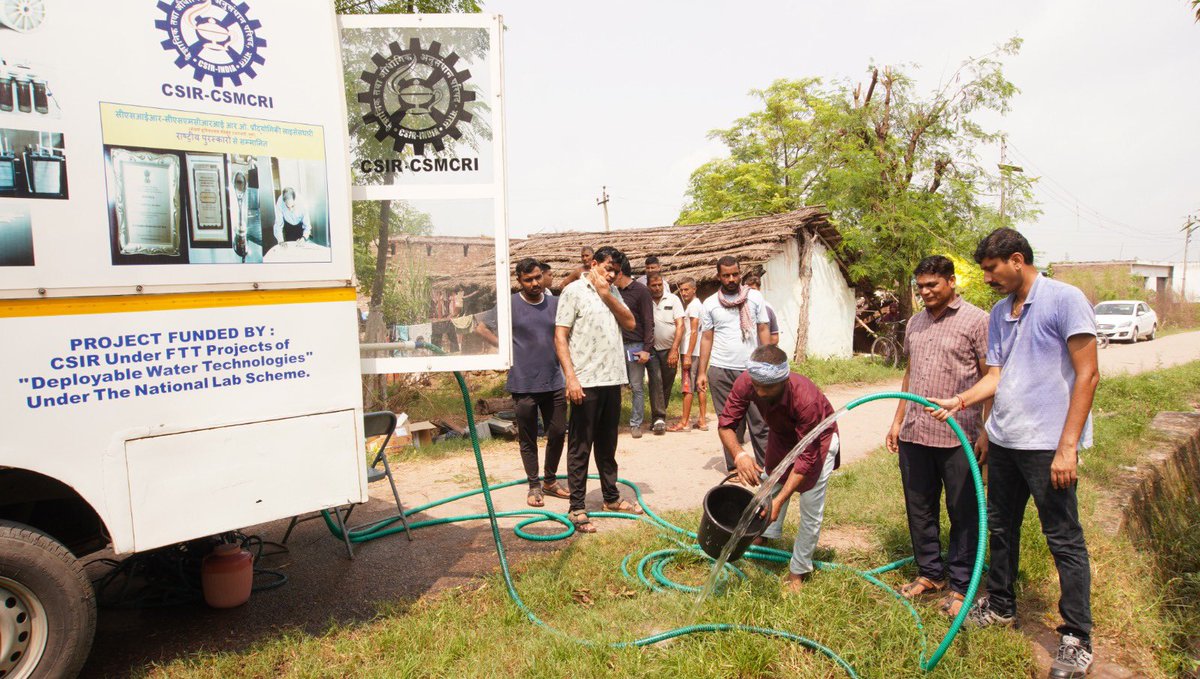 DrJitendraSingh's tweet photo. Deployable Water van in operation, to provide purified water, in the flood ravaged village Paharpur …. close to International Border (IB) in #Hiranagar sector.

#JammuAndKashmir https://t.co/KUTQHsyr8P