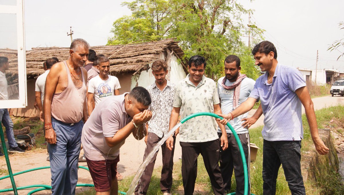DrJitendraSingh's tweet photo. Deployable Water van in operation, to provide purified water, in the flood ravaged village Paharpur …. close to International Border (IB) in #Hiranagar sector.

#JammuAndKashmir https://t.co/KUTQHsyr8P