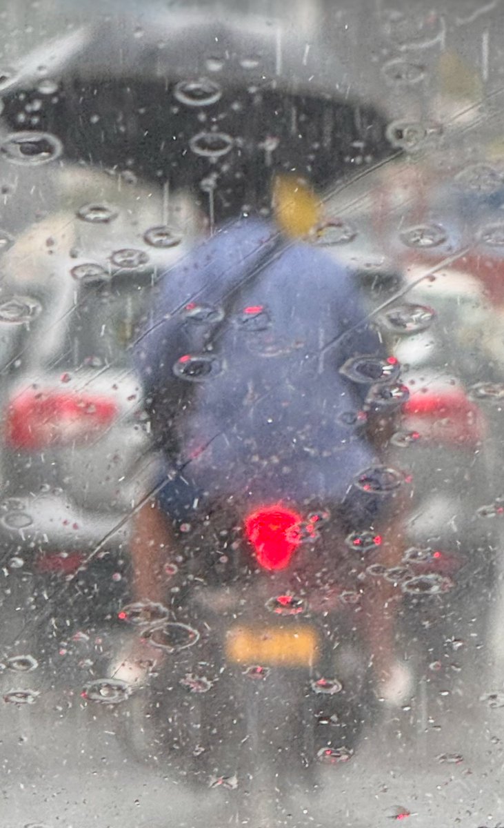 Heavy rain in #Kohima. Commuters and downstream, take care.