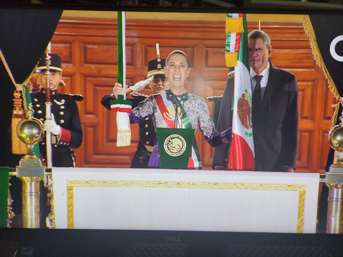 CerAleida's tweet photo. Orgullo de ver dar el grito de independencia a la primera mujer Presidenta de México @Claudiashein. https://t.co/YJULUlqFiX