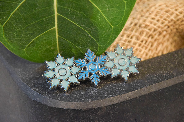 雪と蝶々の宇宙ヘアクリップ。❅°.。 ◤#無限城編 劇場商品 事後通販受付中🛒◢ 『劇場版「鬼滅の刃」無限城
