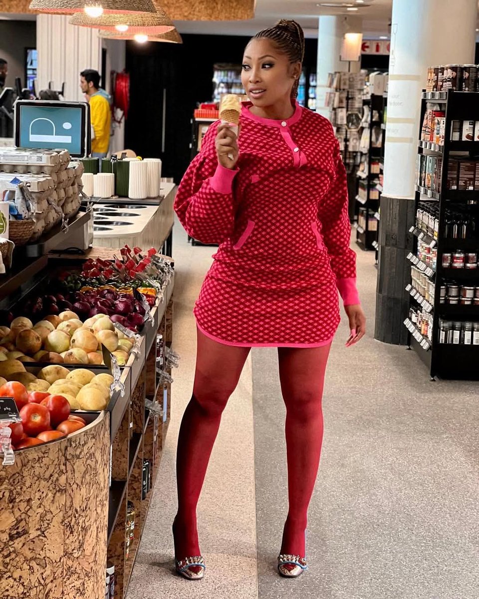 __T_touch's tweet image. Enhle Mbali is too gorgeous 🔥❤️