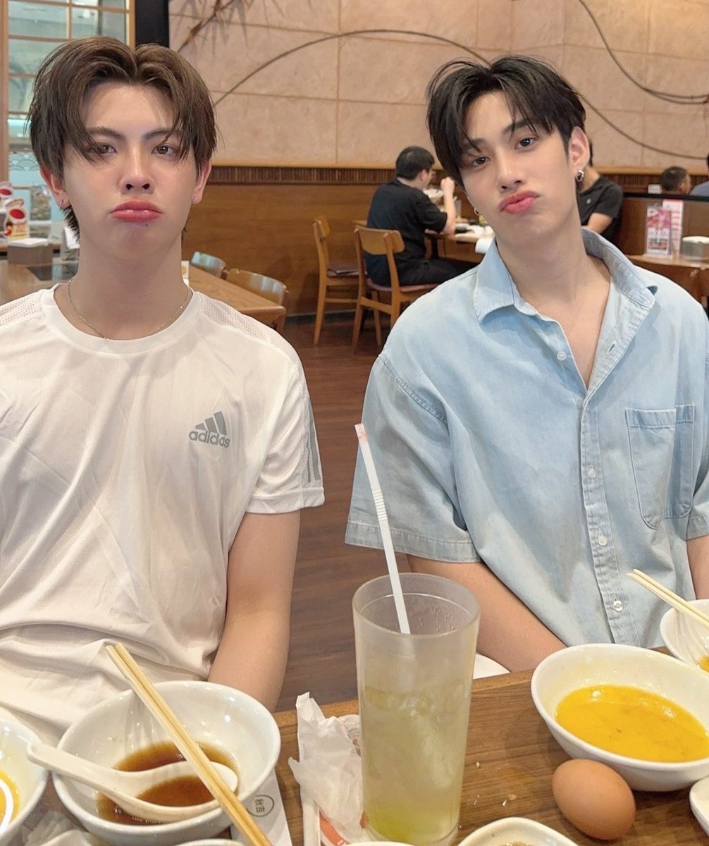 วันนี้สองจิ๋วได้หม่ำๆของอร่อยรึยังน๊าาาา 🤏🏻🐶🐰 

#TleFirstone 
#เติ้ลเฟิร์สวัน 
#Tle_mtm #Firstone