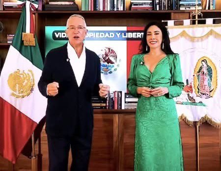 Gonzalo (@slp_today) on Twitter photo 🚨 #ULTIMAHORA
Esta noche <a href="/RicardoBSalinas/">Don Ricardo Salinas Pliego</a> lanzó un llamado público para “sacar al actual régimen”
No fue un comentario casual: lo hizo en un contexto patrio, usando símbolos y tono de movilización
¿Por qué hay que prestarle atención? Porque Ricardo Salinas Pliego no es un 🚨 #ULTIMAHORA
Esta noche <a href="/RicardoBSalinas/">Don Ricardo Salinas Pliego</a> lanzó un llamado público para “sacar al actual régimen”
No fue un comentario casual: lo hizo en un contexto patrio, usando símbolos y tono de movilización
¿Por qué hay que prestarle atención? Porque Ricardo Salinas Pliego no es un